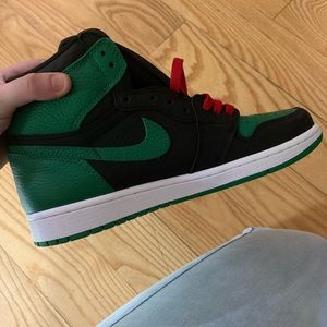 Air Jordan 1 Retro High OG Pine Green